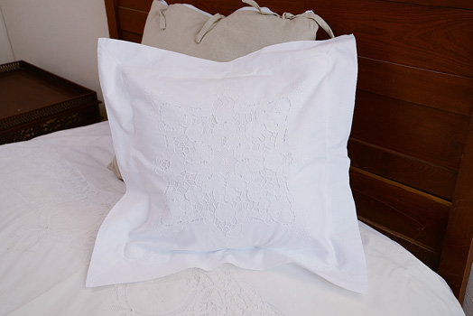 Victorian Hand Embroidered Pillow Sham. 2" Flange border. 18x18"
